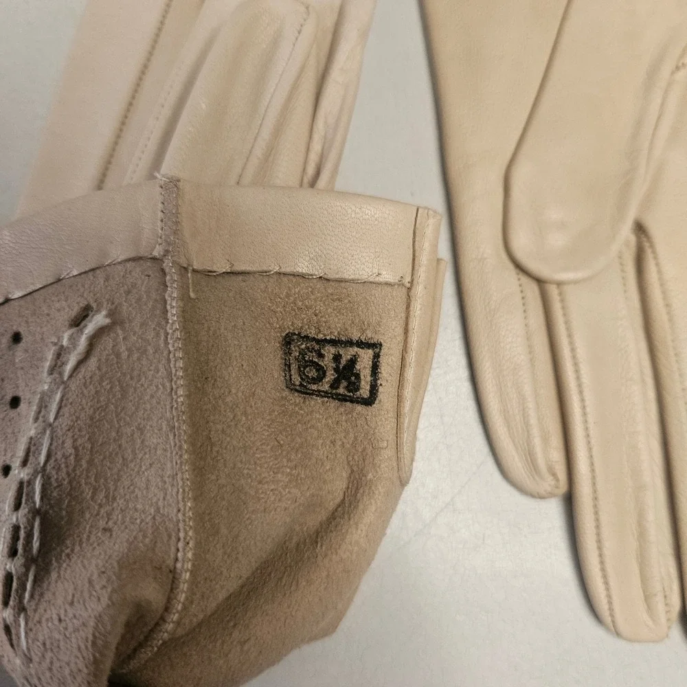 Vintage Womens Cream‎ Leather Gloves Perforated Stitched Detail Beige 6.5 50s